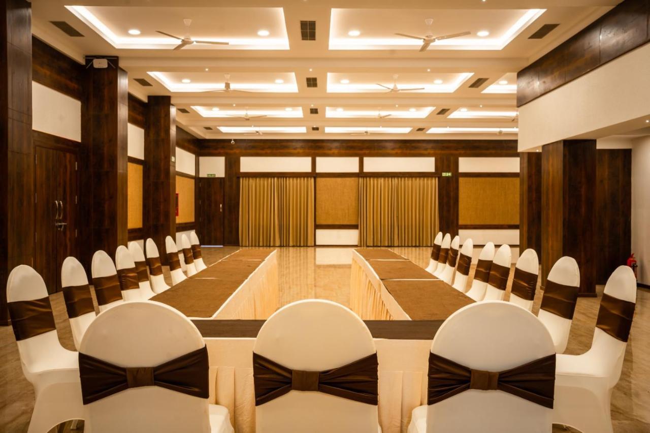 The King'S Meadows Hotel Golhalli Екстериор снимка