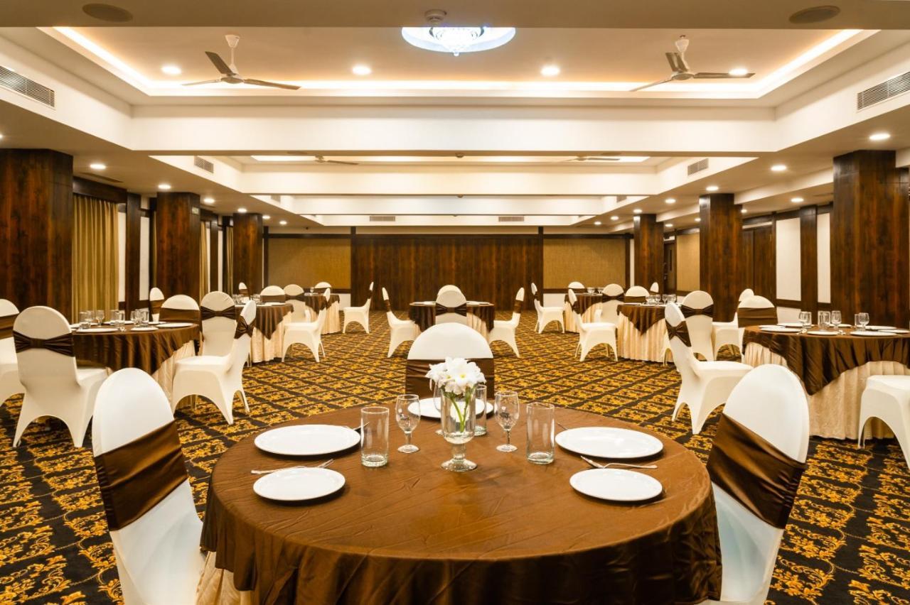The King'S Meadows Hotel Golhalli Екстериор снимка