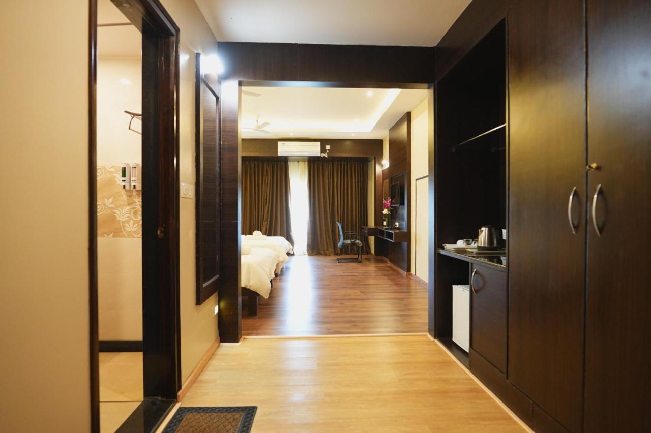 The King'S Meadows Hotel Golhalli Екстериор снимка