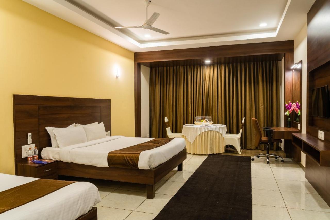 The King'S Meadows Hotel Golhalli Екстериор снимка