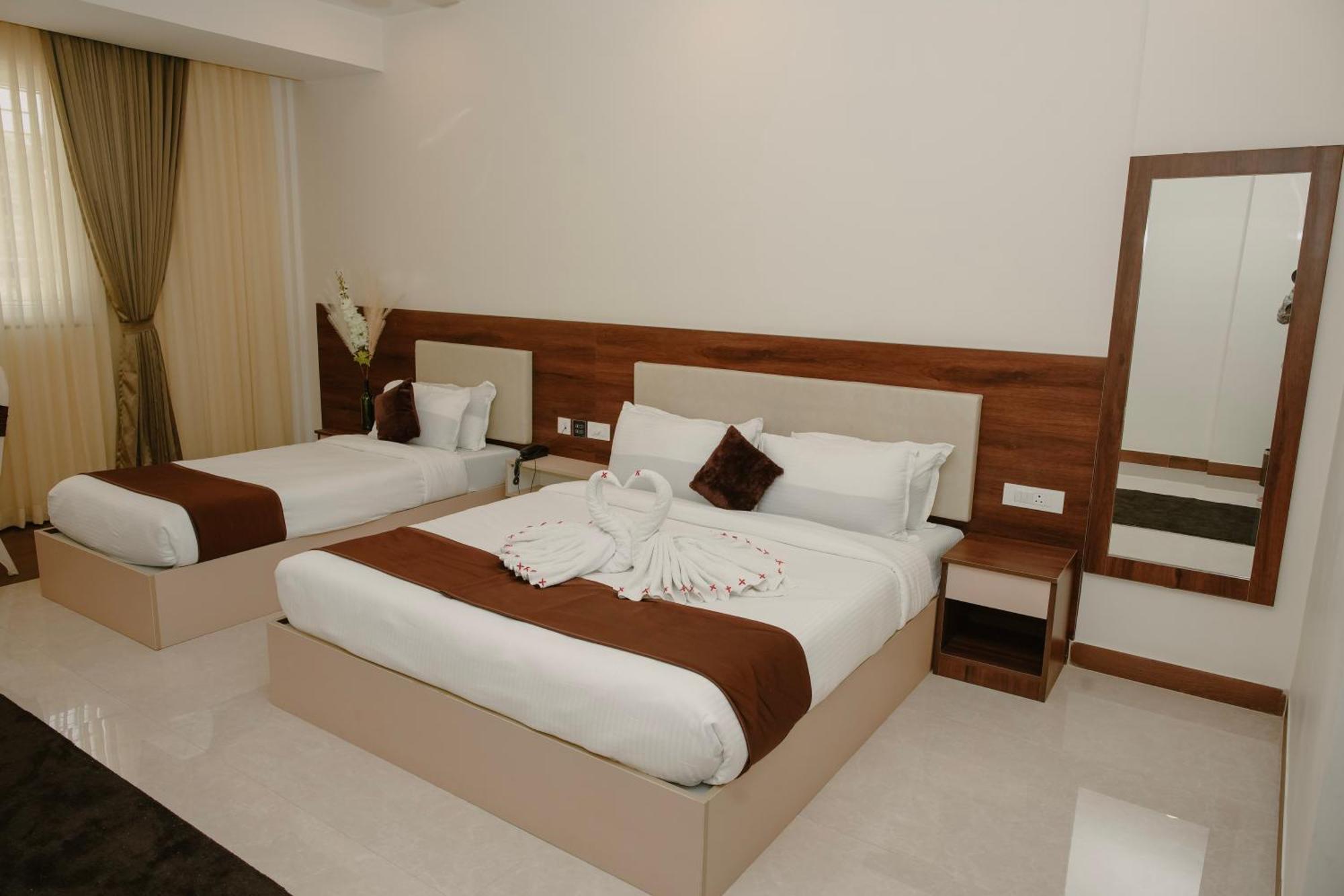 The King'S Meadows Hotel Golhalli Екстериор снимка