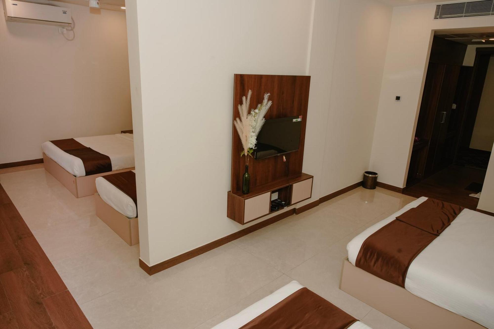 The King'S Meadows Hotel Golhalli Екстериор снимка