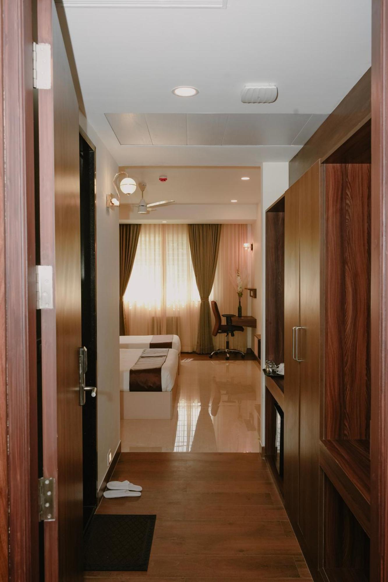 The King'S Meadows Hotel Golhalli Екстериор снимка