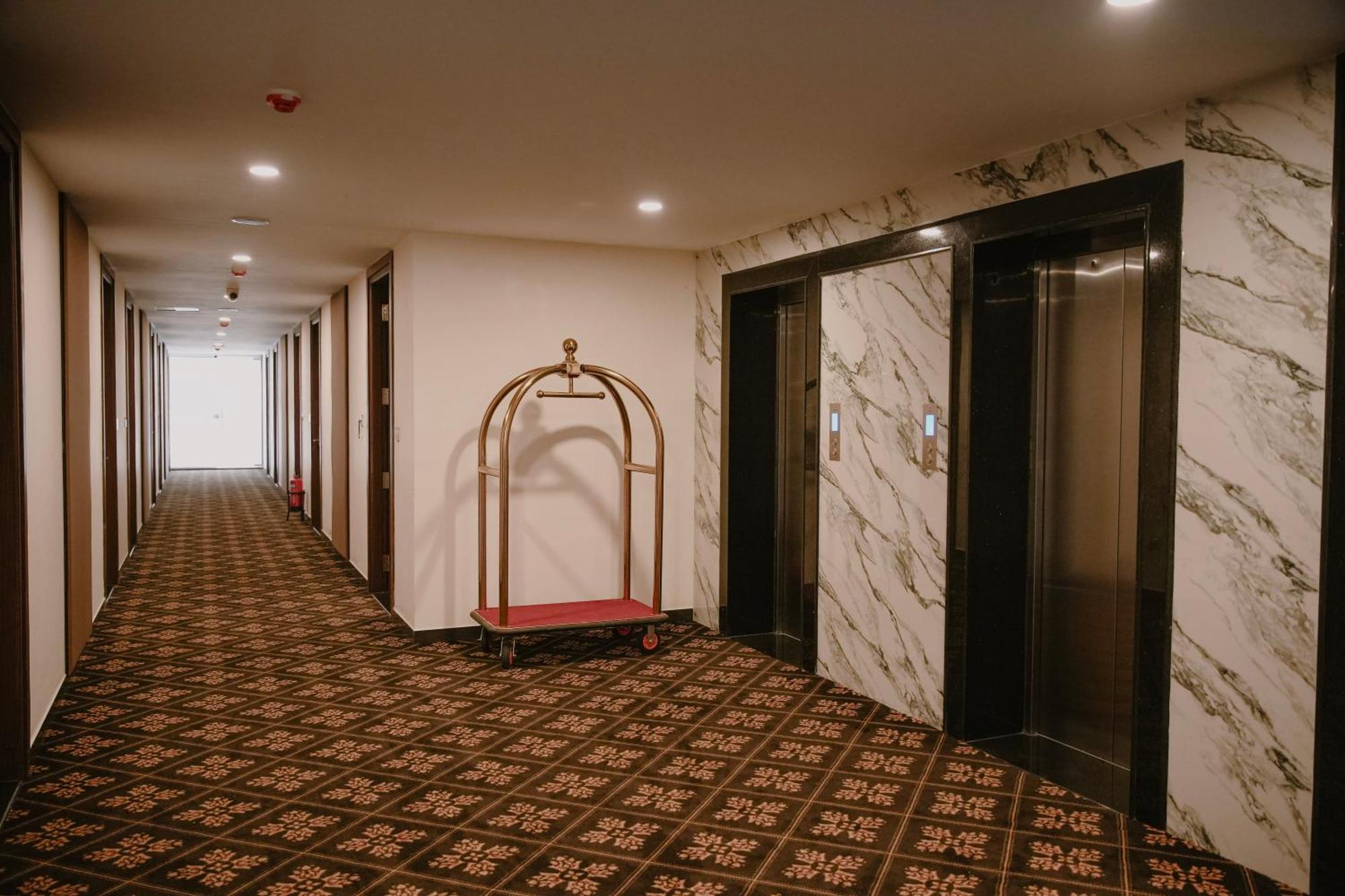 The King'S Meadows Hotel Golhalli Екстериор снимка