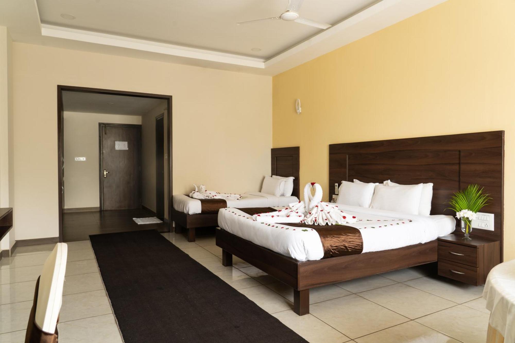 The King'S Meadows Hotel Golhalli Екстериор снимка