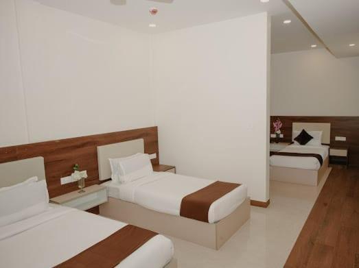 The King'S Meadows Hotel Golhalli Екстериор снимка